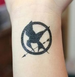 фото тату Сойка Пересмешница от 03.01.2018 №028 - Tattoo MOCKINGJAY - tattoo-photo.ru