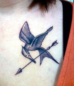 фото тату Сойка Пересмешница от 03.01.2018 №042 - Tattoo MOCKINGJAY - tattoo-photo.ru