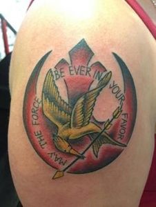 фото тату Сойка Пересмешница от 03.01.2018 №062 - Tattoo MOCKINGJAY - tattoo-photo.ru