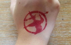 фото тату Сойка Пересмешница от 03.01.2018 №074 - Tattoo MOCKINGJAY - tattoo-photo.ru