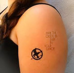 фото тату Сойка Пересмешница от 03.01.2018 №075 - Tattoo MOCKINGJAY - tattoo-photo.ru