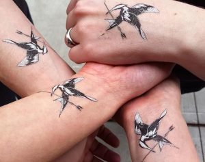 фото тату Сойка Пересмешница от 03.01.2018 №079 - Tattoo MOCKINGJAY - tattoo-photo.ru