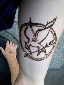 фото тату Сойка Пересмешница от 03.01.2018 №096 - Tattoo MOCKINGJAY - tattoo-photo.ru