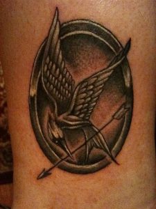 фото тату Сойка Пересмешница от 03.01.2018 №099 - Tattoo MOCKINGJAY - tattoo-photo.ru