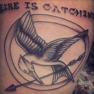 фото тату Сойка Пересмешница от 03.01.2018 №101 - Tattoo MOCKINGJAY - tattoo-photo.ru