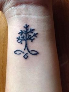 фото тату древо жизни от 09.01.2018 №080 - tattoo tree of life - tattoo-photo.ru