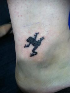 фото тату лягушка от 08.01.2018 №050 - tattoo frog - tattoo-photo.ru