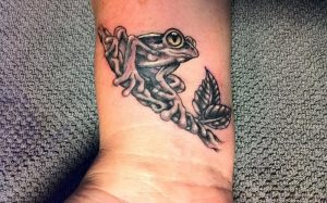 фото тату лягушка от 08.01.2018 №051 - tattoo frog - tattoo-photo.ru