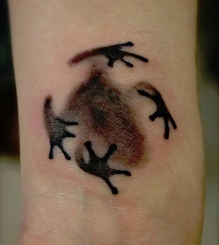 Видео татуировки лягушка