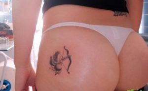 фото тату на ягодицах от 13.03.2018 №027 - tattoos on the buttocks - tattoo-photo.ru
