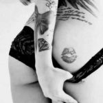 фото тату на ягодицах от 13.03.2018 №055 - tattoos on the buttocks - tattoo-photo.ru