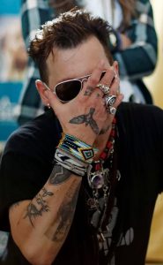 фото Тату Джонни Деппа от 15.04.2018 №025 - Tattoo Johnny Depp - tattoo-photo.ru
