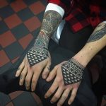 фото Тату на кисти руки от 13.04.2018 №028 - Tattoo on the hand - tattoo-photo.ru