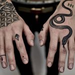 фото Тату на кисти руки от 13.04.2018 №161 - Tattoo on the hand - tattoo-photo.ru