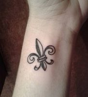 фото тату королевская лилия от 08.04.2018 №010 — tattoo royal lily — tattoo-photo.ru