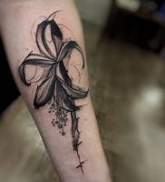 фото тату королевская лилия от 08.04.2018 №012 — tattoo royal lily — tattoo-photo.ru