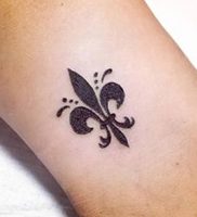 фото тату королевская лилия от 08.04.2018 №015 — tattoo royal lily — tattoo-photo.ru