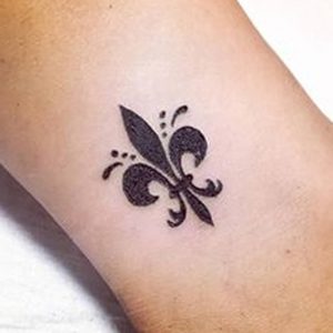 фото тату королевская лилия от 08.04.2018 №015 - tattoo royal lily - tattoo-photo.ru