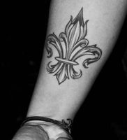 фото тату королевская лилия от 08.04.2018 №017 — tattoo royal lily — tattoo-photo.ru