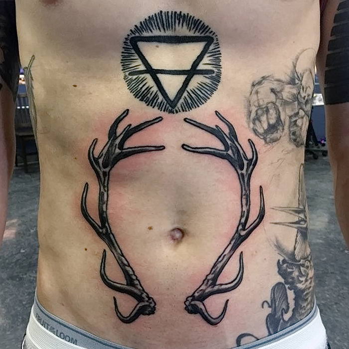 фото тату рога от 08.04.2018 № 059 - tattoo horn - tattoo-photo.ru.