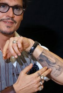 фото Тату Джонни Деппа от 15.04.2018 №001 - Tattoo Johnny Depp - tattoo-photo.ru