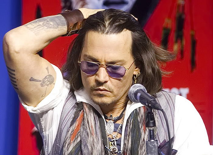 фото Тату Джонни Деппа от 15.04.2018 №006 - Tattoo Johnny Depp - tattoo-photo.ru