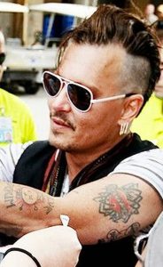 фото Тату Джонни Деппа от 15.04.2018 №013 - Tattoo Johnny Depp - tattoo-photo.ru