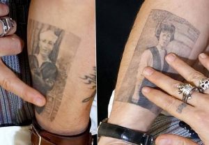 фото Тату Джонни Деппа от 15.04.2018 №027 - Tattoo Johnny Depp - tattoo-photo.ru
