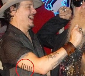 фото Тату Джонни Деппа от 15.04.2018 №061 - Tattoo Johnny Depp - tattoo-photo.ru