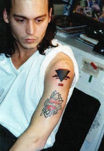 фото Тату Джонни Деппа от 15.04.2018 №087 - Tattoo Johnny Depp - tattoo-photo.ru