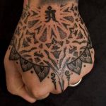 фото Тату на кисти руки от 13.04.2018 №102 - Tattoo on the hand - tattoo-photo.ru