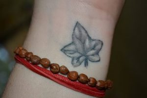 фото тату кленовый лист от 14.04.2018 №038 - maple leaf tattoo - tattoo-photo.ru