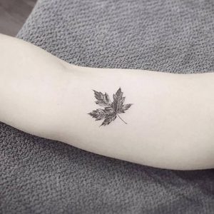 фото тату кленовый лист от 14.04.2018 №040 - maple leaf tattoo - tattoo-photo.ru