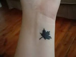 фото тату кленовый лист от 14.04.2018 №068 - maple leaf tattoo - tattoo-photo.ru