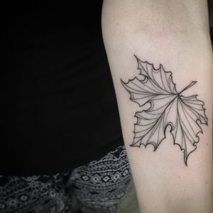 фото тату кленовый лист от 14.04.2018 №075 - maple leaf tattoo - tattoo-photo.ru