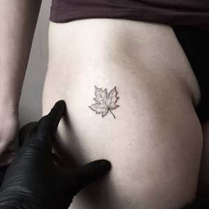 фото тату кленовый лист от 14.04.2018 №120 - maple leaf tattoo - tattoo-photo.ru