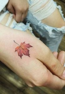 фото тату кленовый лист от 14.04.2018 №143 - maple leaf tattoo - tattoo-photo.ru