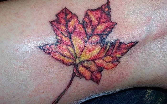 фото тату кленовый лист от 14.04.2018 №159 - maple leaf tattoo - tattoo-photo.ru