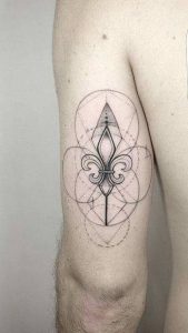 фото тату королевская лилия от 08.04.2018 №011 - tattoo royal lily - tattoo-photo.ru