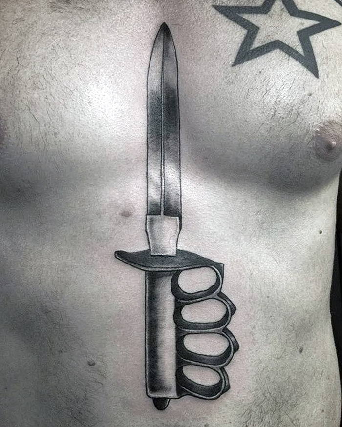 Татуировка нож с кастетом