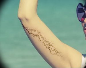 фото тату молния от 26.04.2018 №004 - lightning tattoo - tattoo-photo.ru