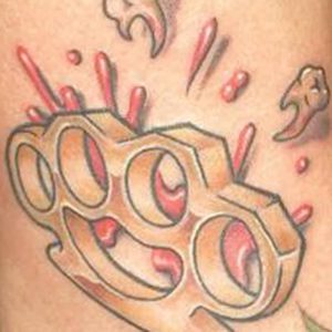 фото тату кастет от 11.04.2018 №011 - tattoo brass knuckles - tattoo-photo.ru