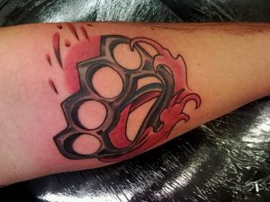 фото тату кастет от 11.04.2018 №034 - tattoo brass knuckles - tattoo-photo.ru