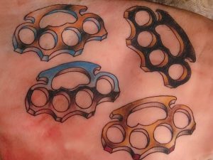 фото тату кастет от 11.04.2018 №053 - tattoo brass knuckles - tattoo-photo.ru