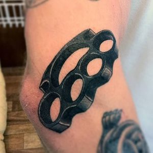 фото тату кастет от 11.04.2018 №058 - tattoo brass knuckles - tattoo-photo.ru