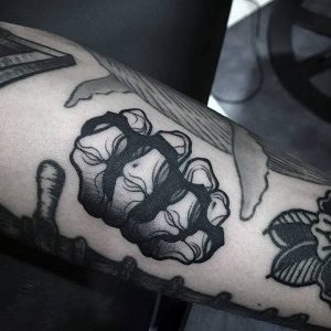 фото тату кастет от 11.04.2018 №082 - tattoo brass knuckles - tattoo-photo.ru