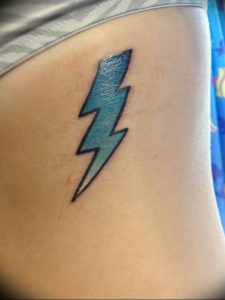 фото тату молния от 26.04.2018 №011 - lightning tattoo - tattoo-photo.ru