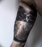 фото тату молния от 26.04.2018 №017 — lightning tattoo — tattoo-photo.ru