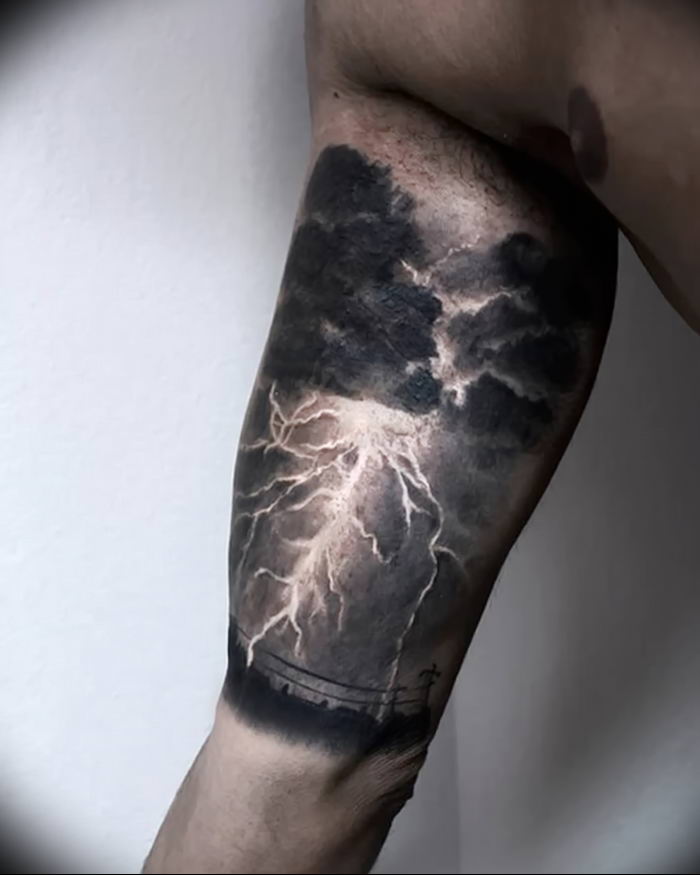 фото тату молния от 26.04.2018 №017 - lightning tattoo - tattoo-photo.ru