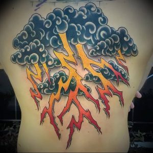 фото тату молния от 26.04.2018 №019 - lightning tattoo - tattoo-photo.ru
